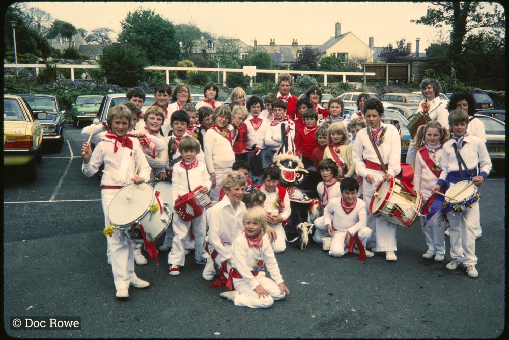 Children's Oss group posing for a photo with Old Oss