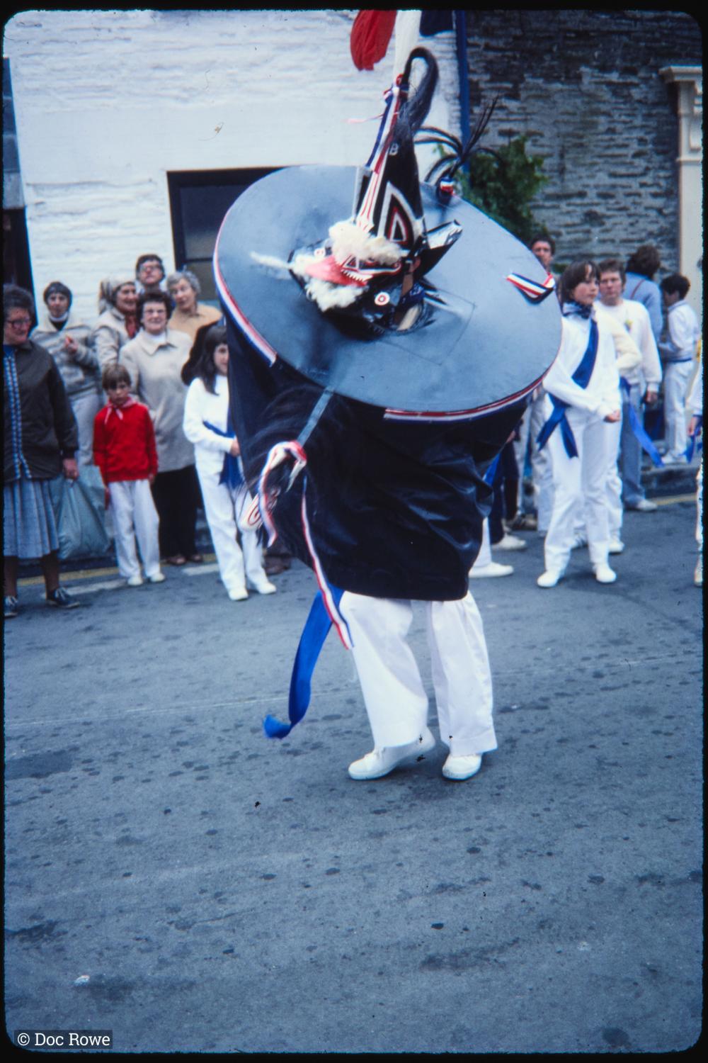 Blue Ribbon Oss dancing