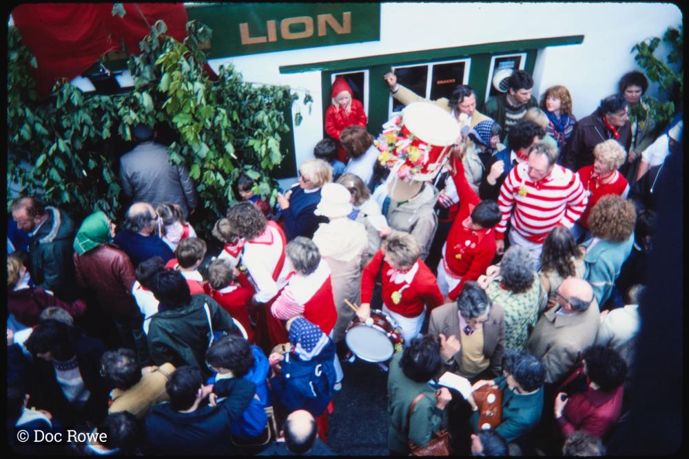 Old Oss 10'Clock procession outside The Golden Lion