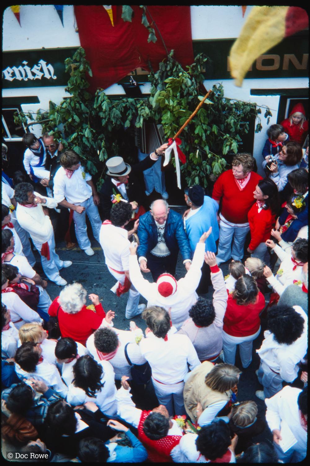 Old Oss 10'Clock procession outside The Golden Lion