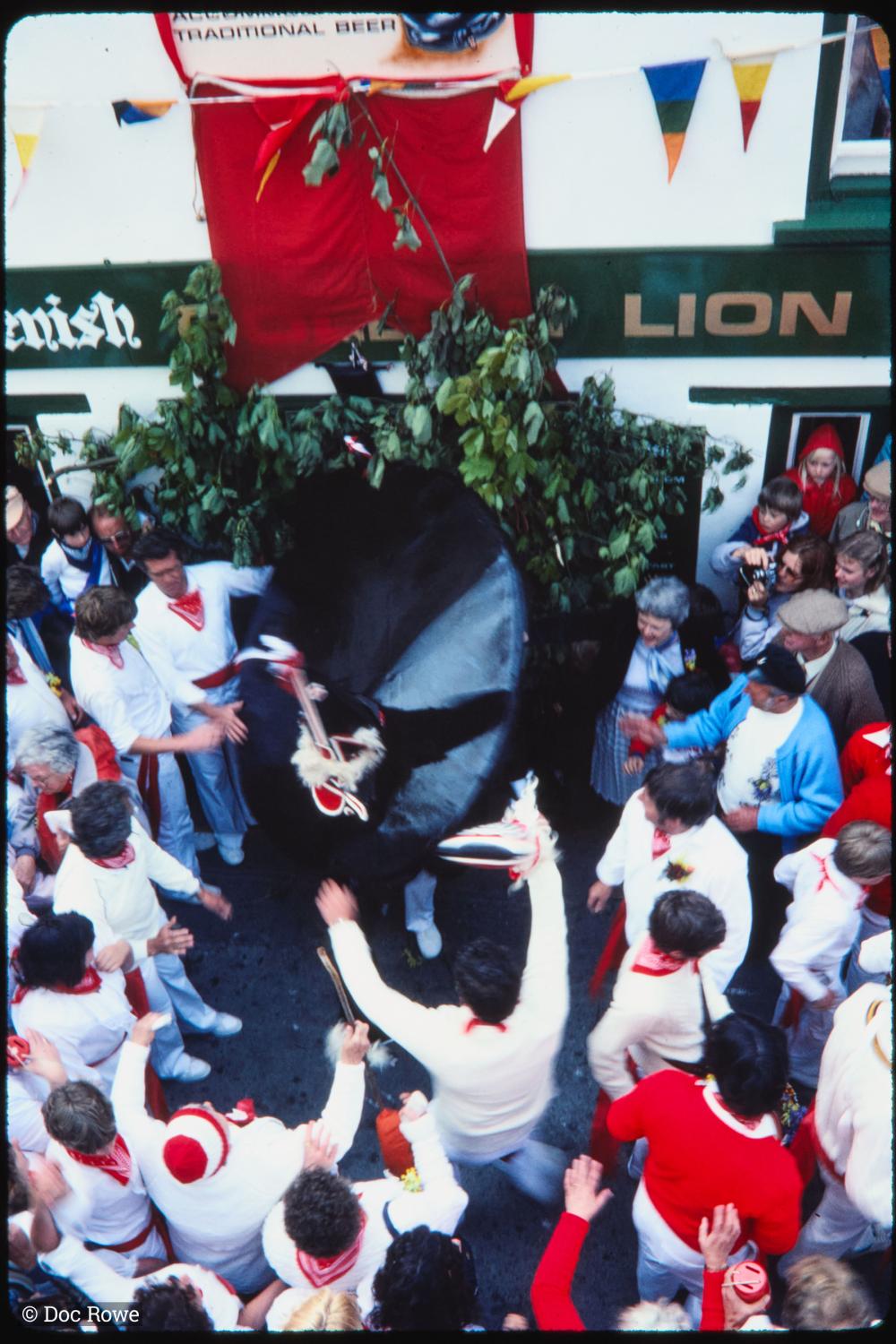 Old Oss coming out of Golden Lion at 10 O'Clock