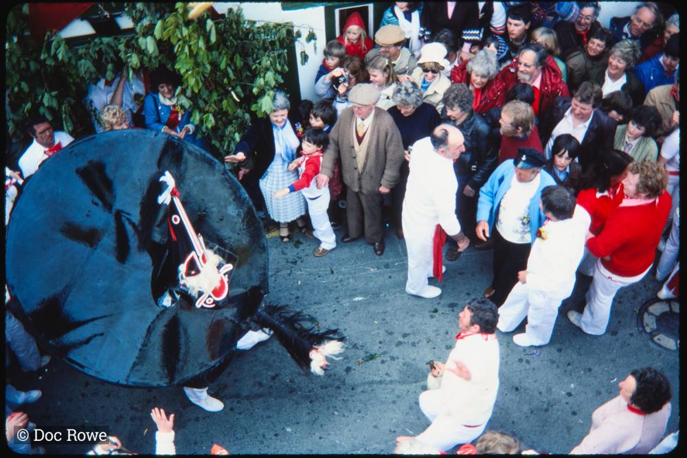 Old Oss being teased outside the Golden Lion