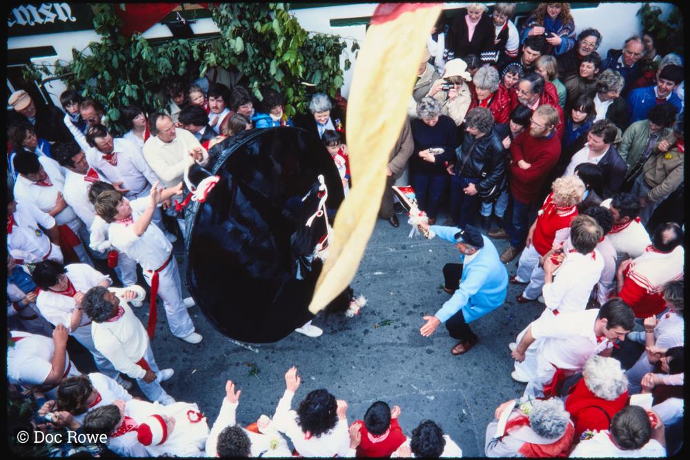 Old Oss being teased outside the Golden Lion