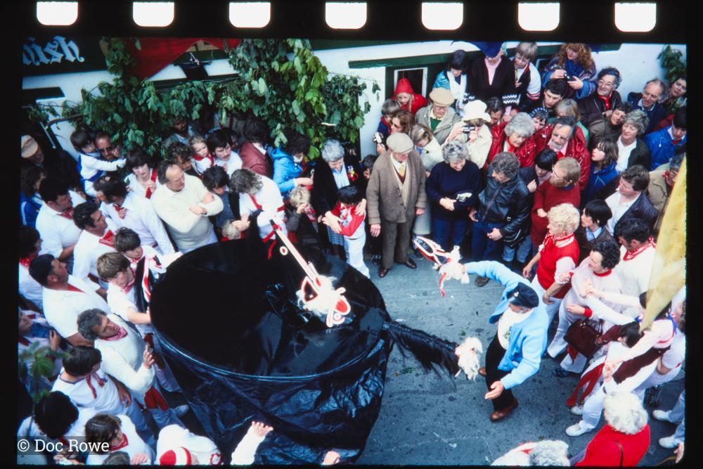 Old Oss being teased outside the Golden Lion