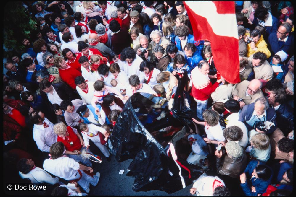 Old Oss being teased outside the Golden Lion