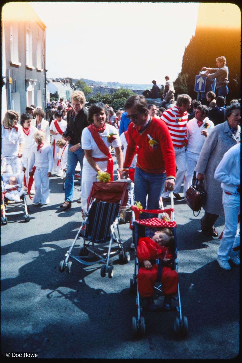 Women from Old Oss party with pushchairs