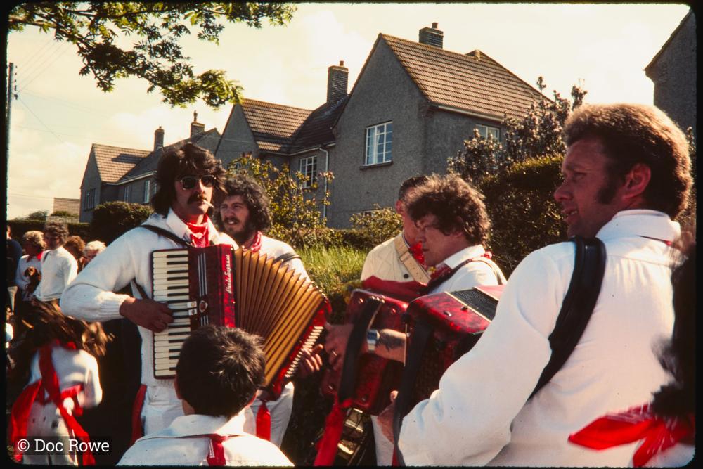 Old Oss accordion players
