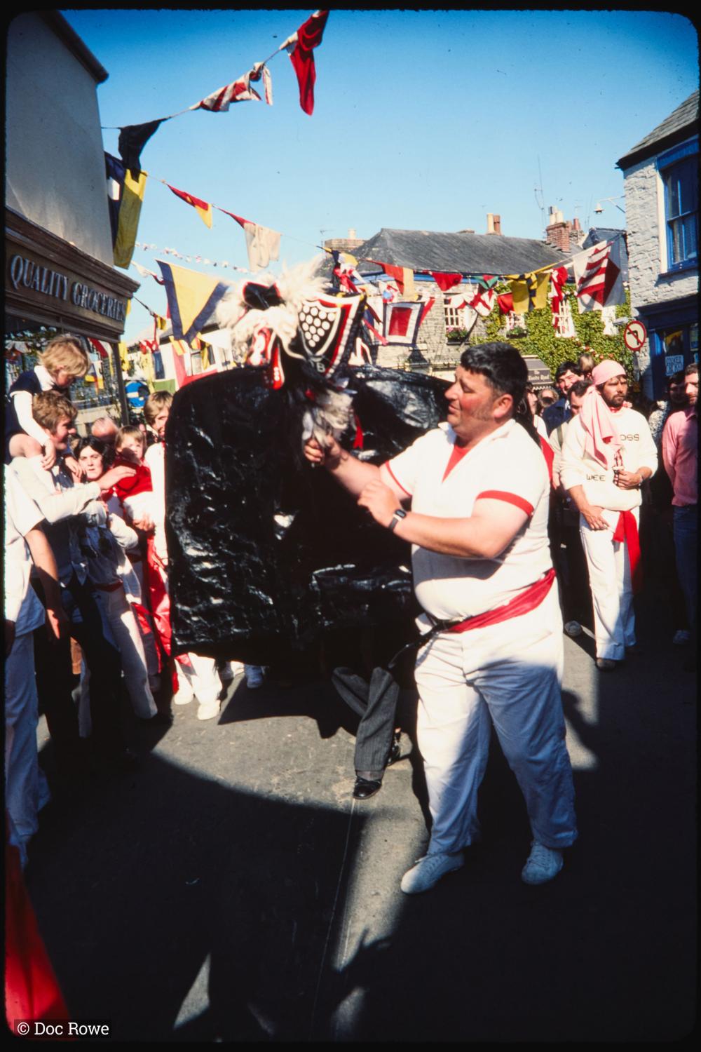 Teaser dancing with Old Oss
