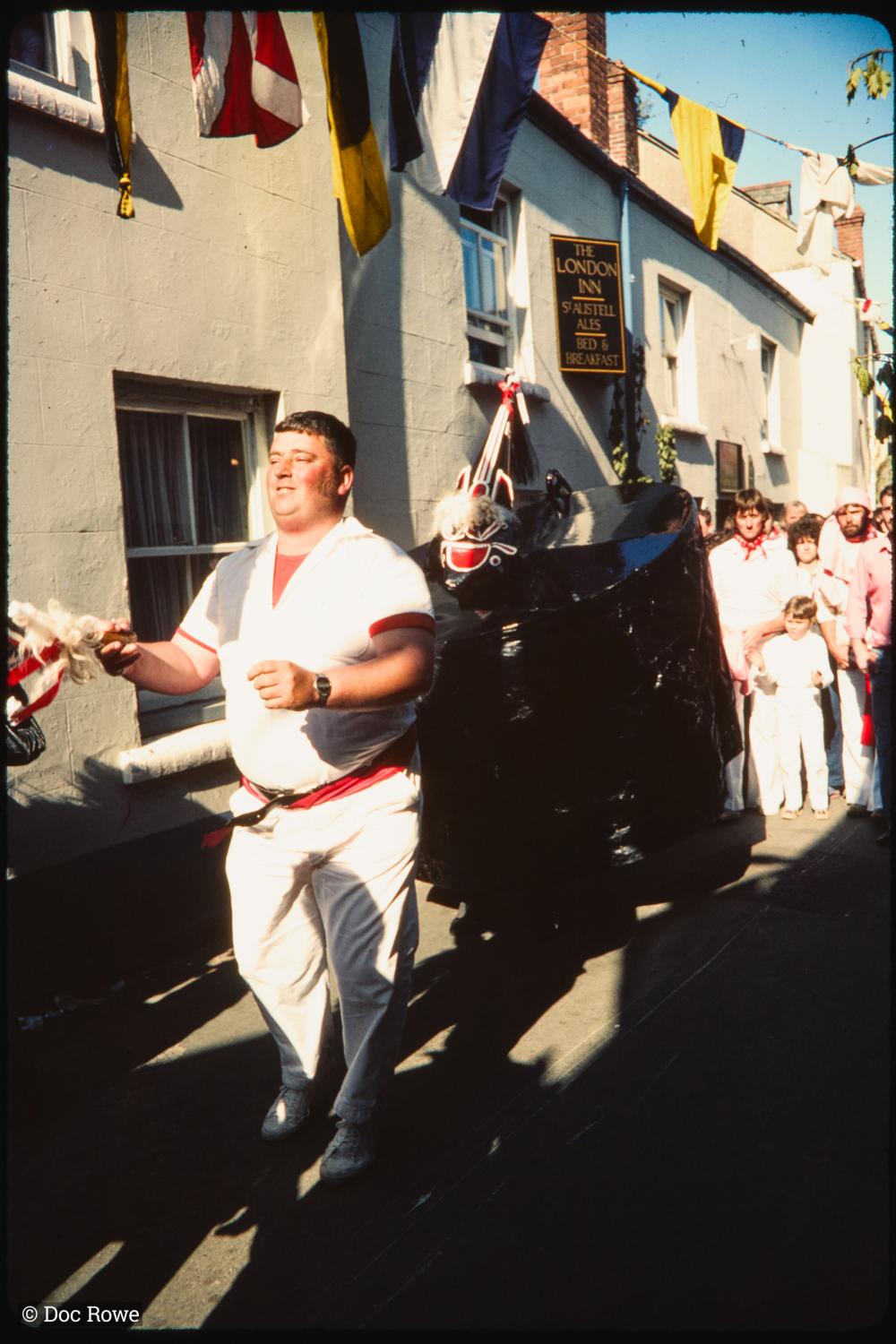 Teaser dancing with Old Oss