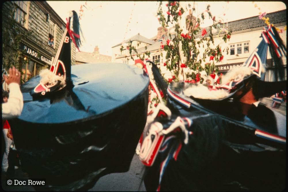Blue Ribbon oss and Old Oss dancing together under Maypole