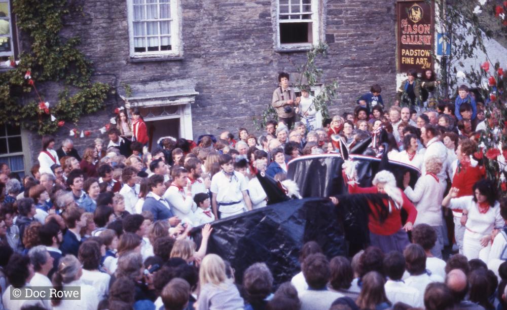 Crowds gathered under the maypole with the osses