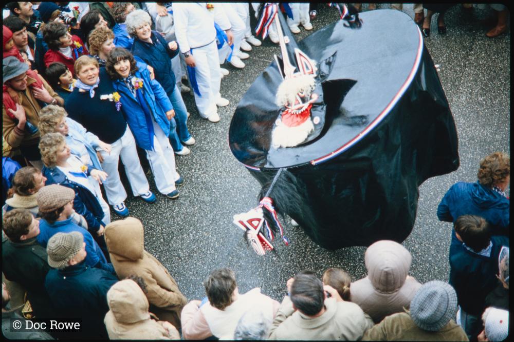 Blue Ribbon Oss dancing beside the harbour