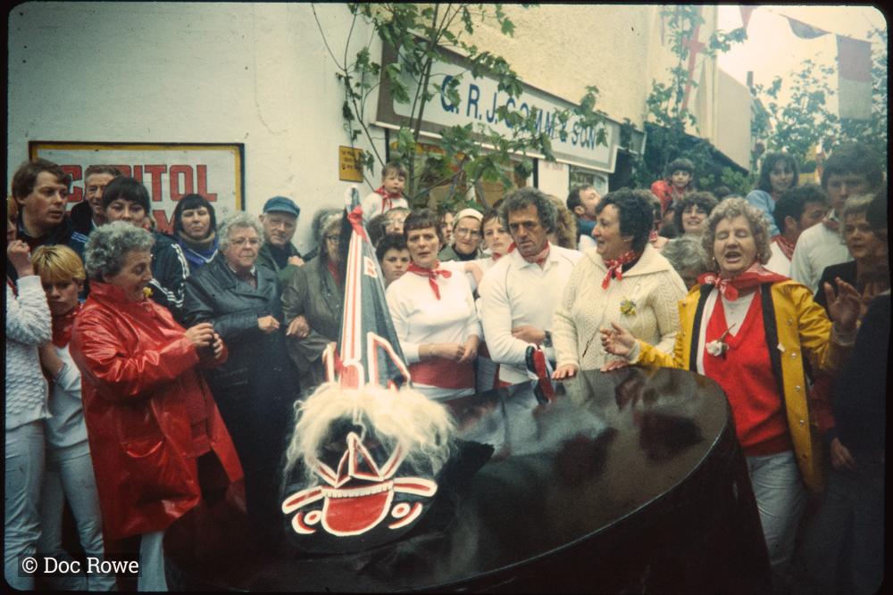 Old Oss on street corner with spectators and dancers