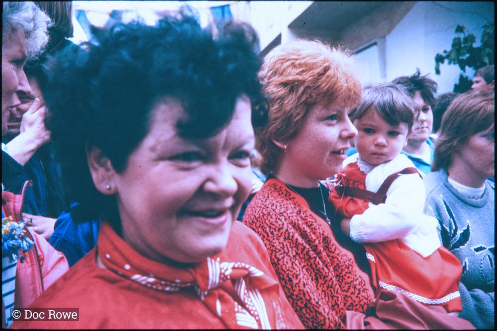 Old Oss women and baby