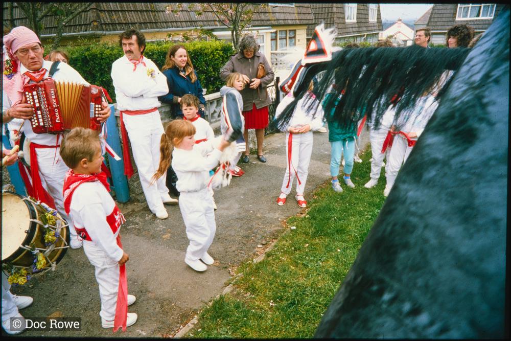 Children from Old Oss teasing on pavement