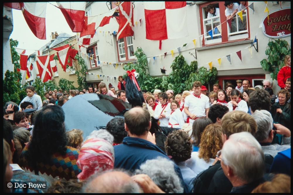 Old Oss outside the Golden Lion
