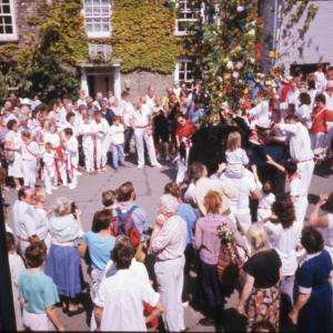 Old Oss dancing under the Maypole