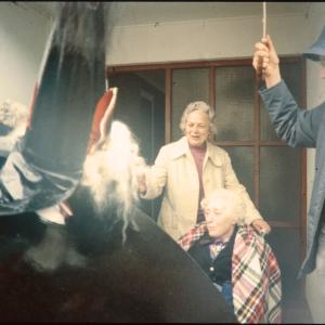 Old Oss greeting women at their door