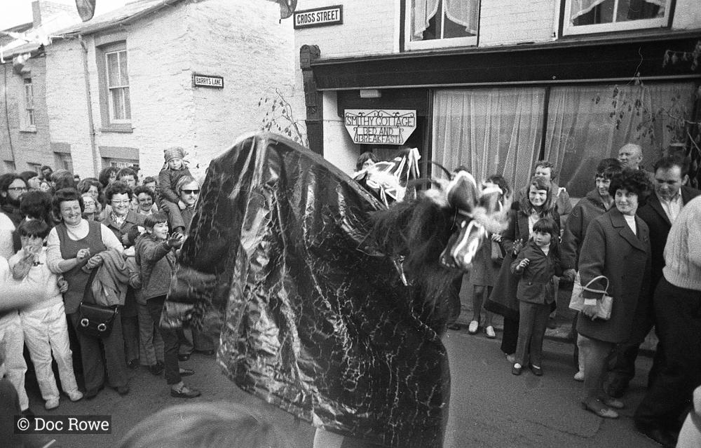 Following the Old Oss at Cross Street