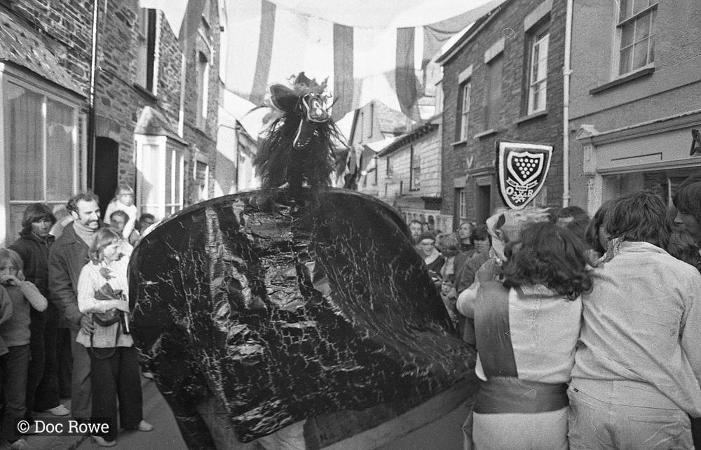 Old Oss and Teaser down Duke Street and people