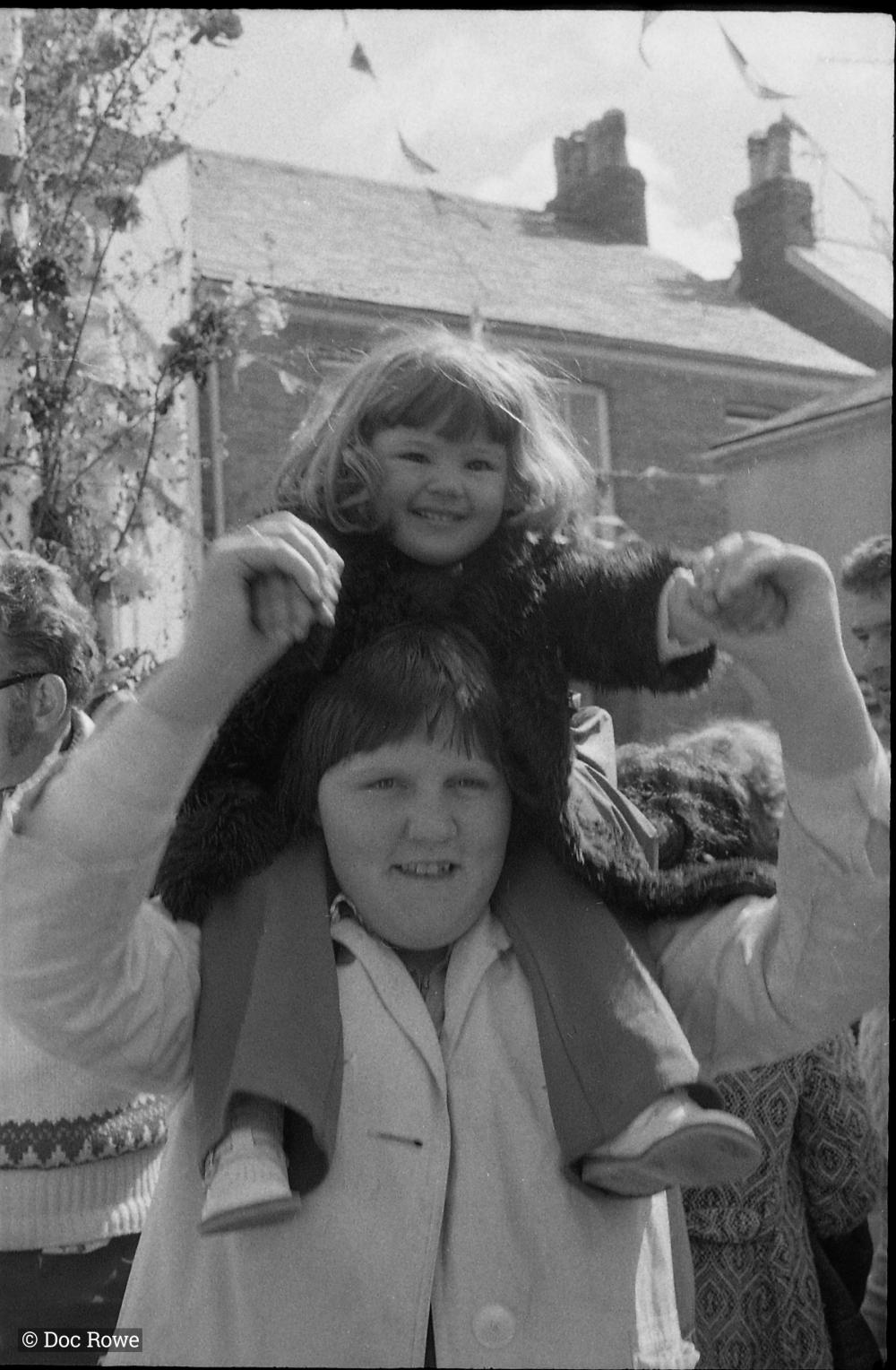 Mum and child with maypole