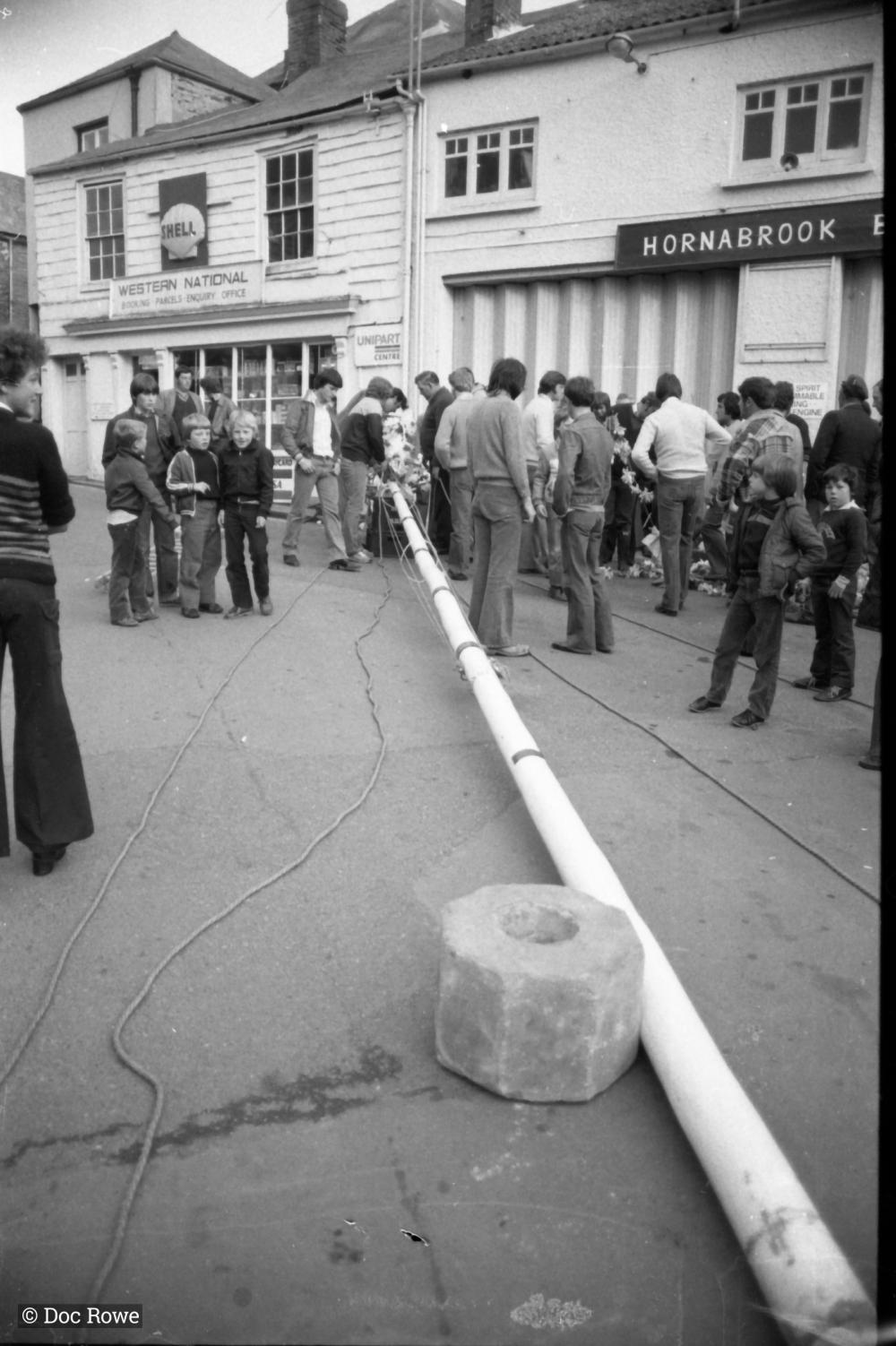 Putting up the maypole 5