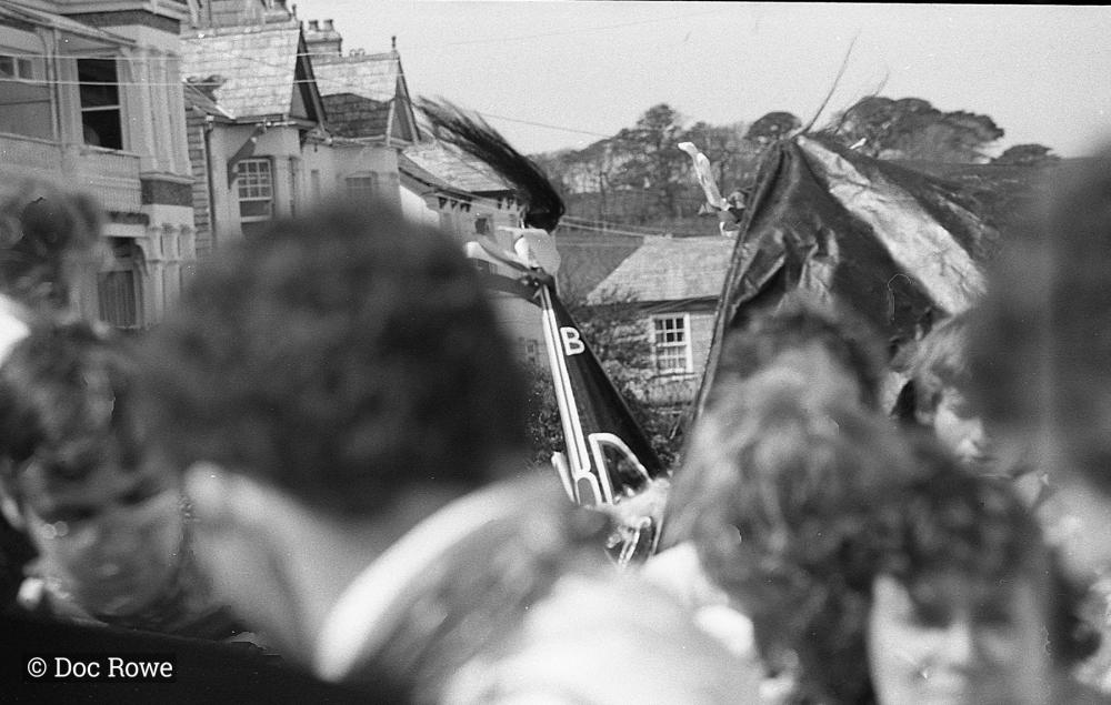 Old Oss hat with people