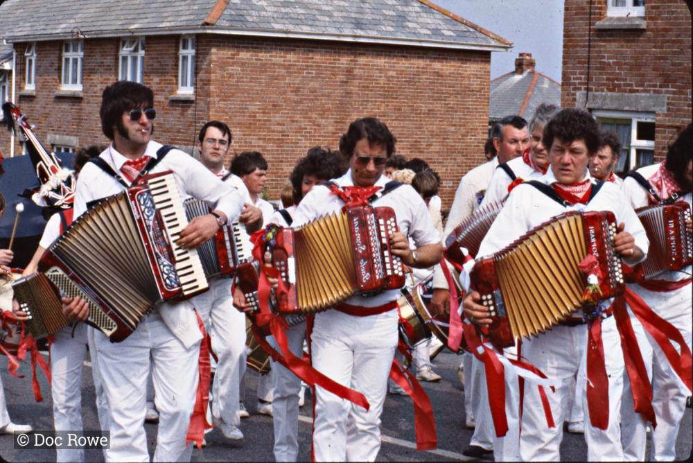 Old Oss accordion players