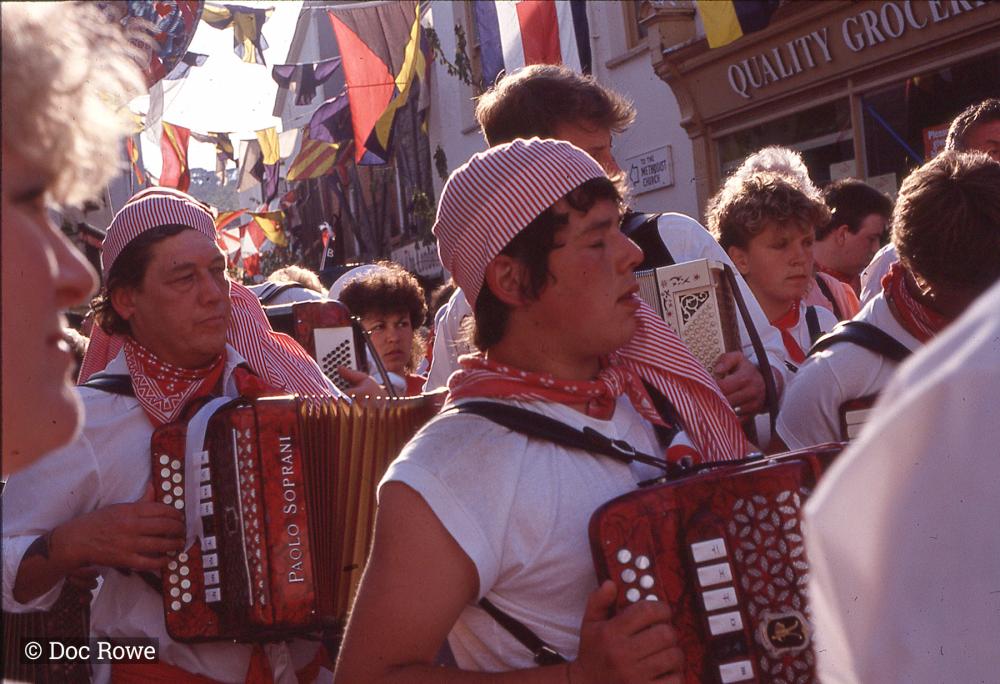 Old Oss accordion players
