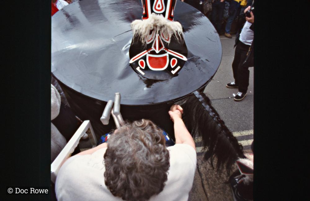 Old Oss shaking hands with woman