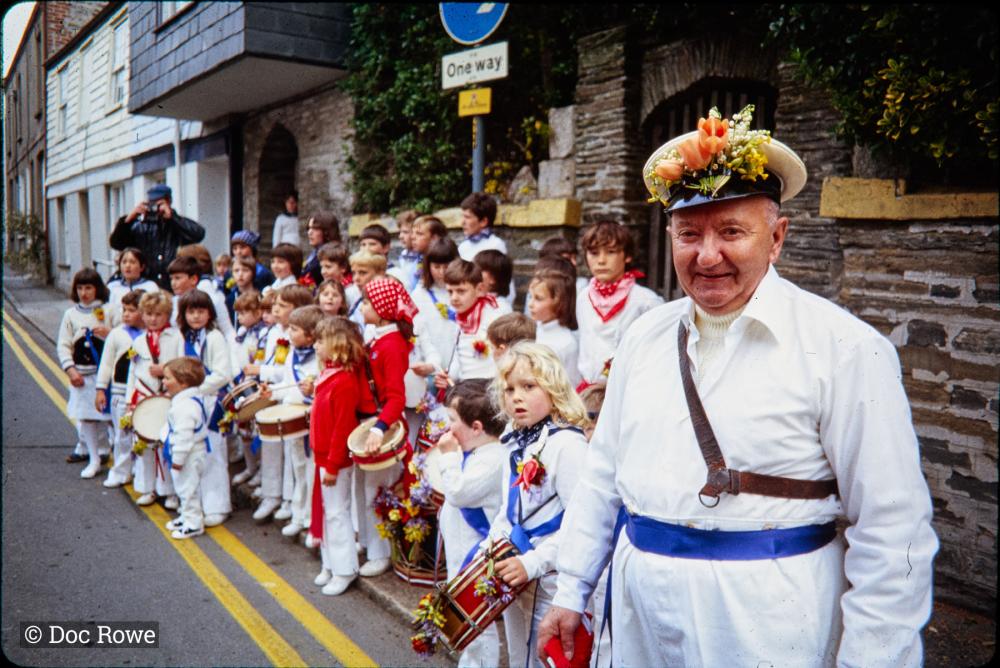 Children's oss outside Marble Arch