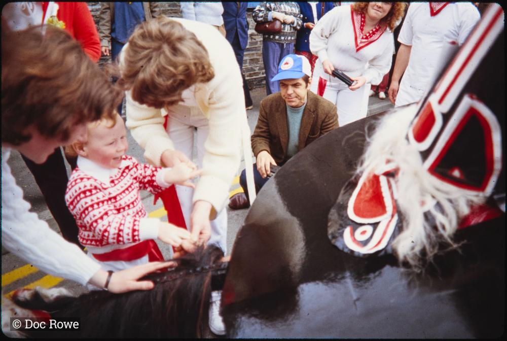 Child stroking Old Oss