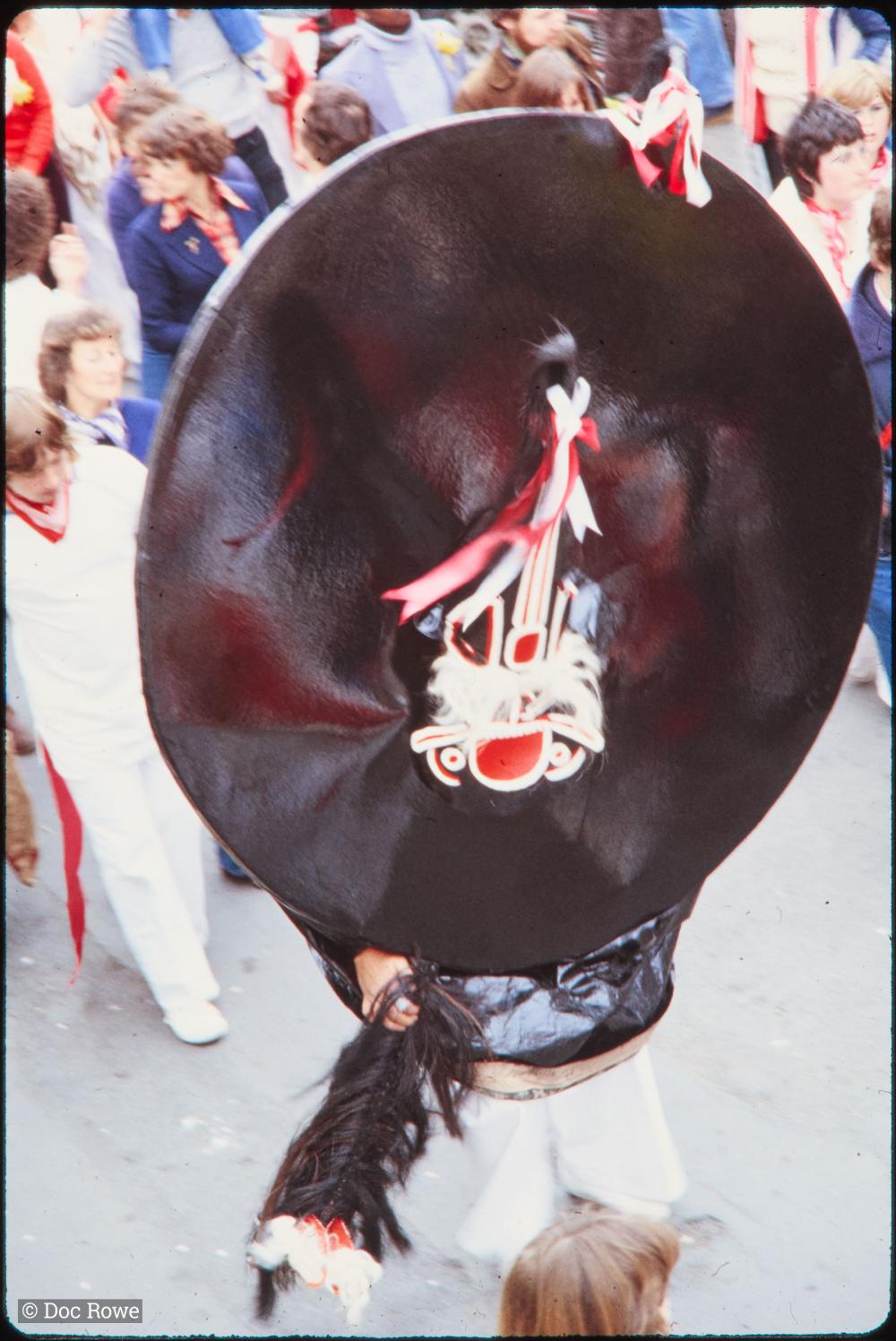 Old Oss dancing