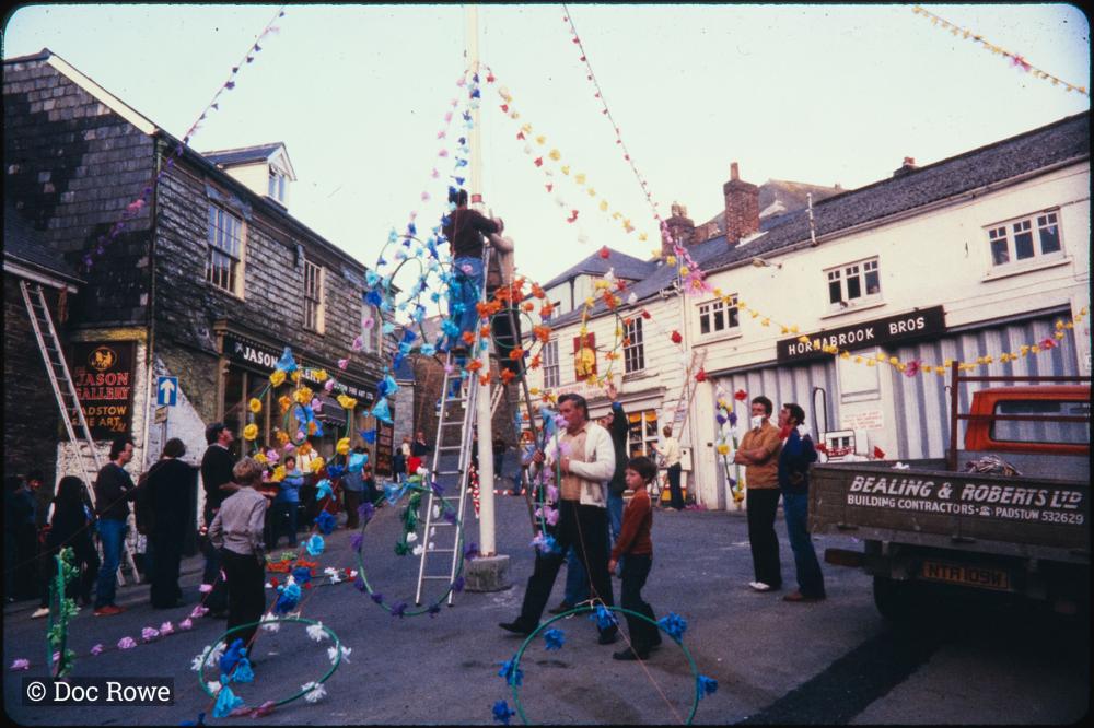 Preparing the maypole