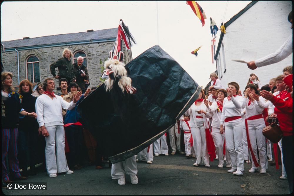 Old Oss with party