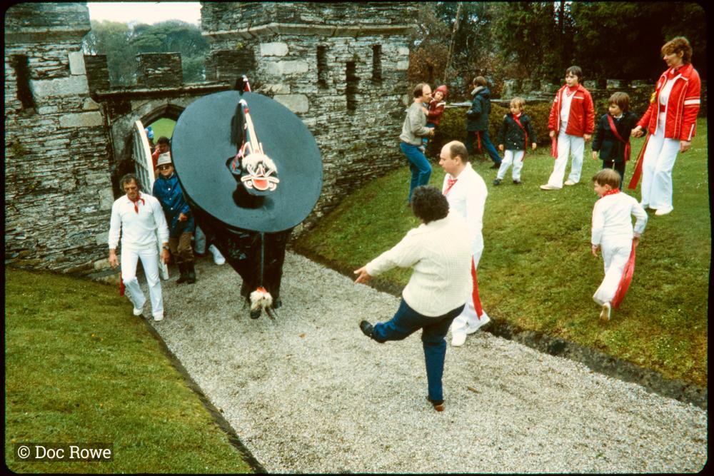 Old Oss coming through Prideaux Place gate