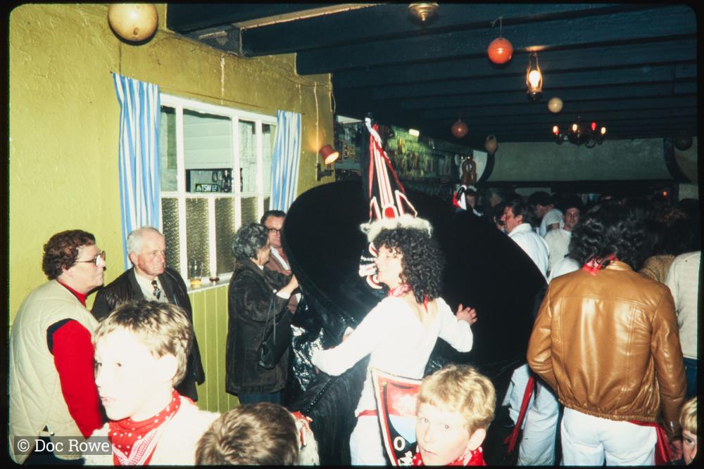 Old Oss in pub with woman