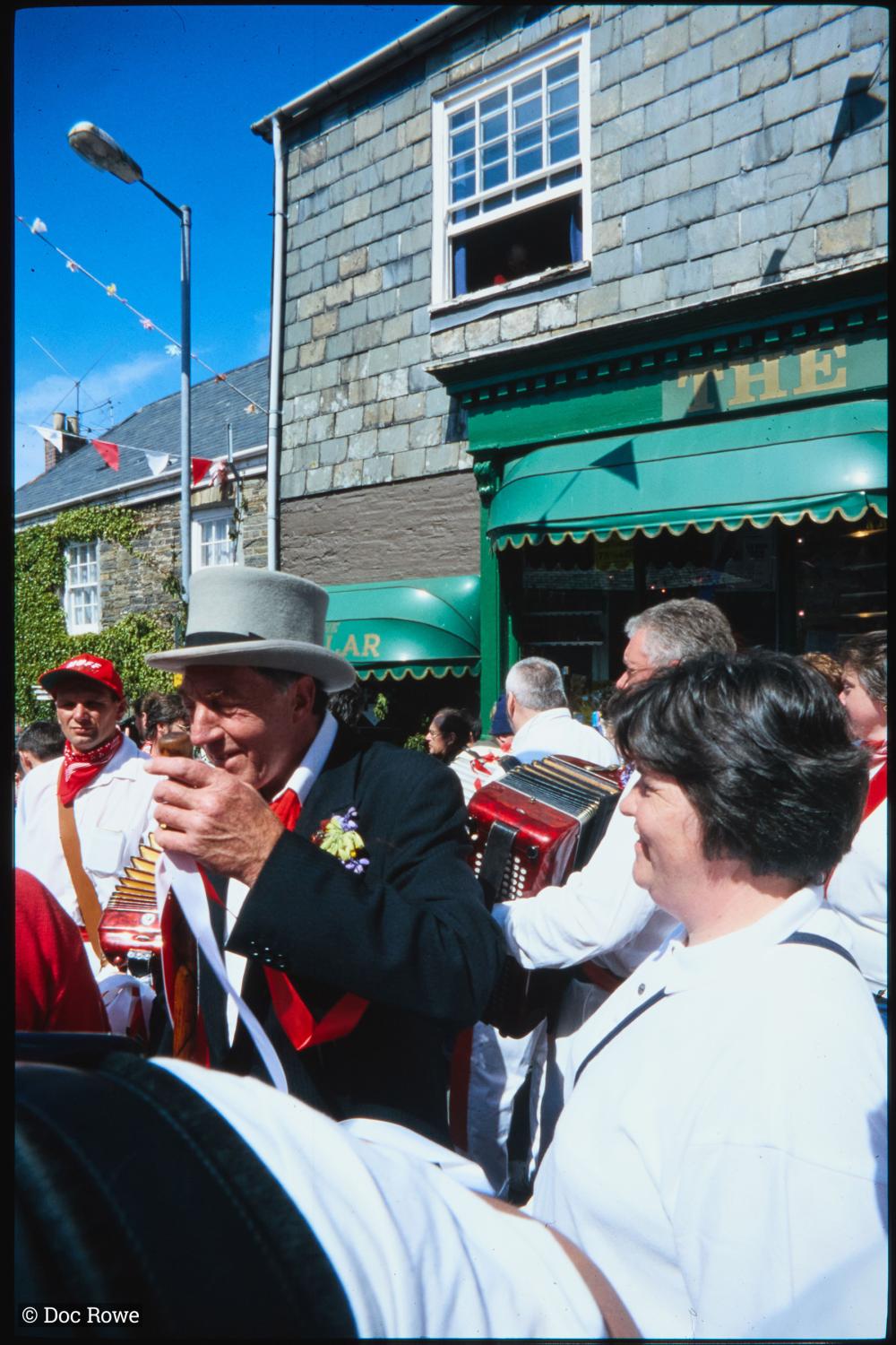 Old Oss Master of Ceremonies amongst crowd